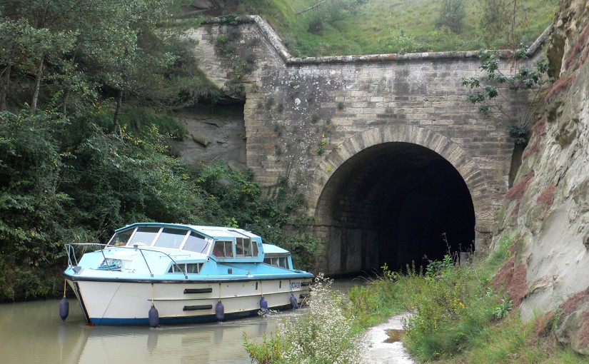 Tunnel_du_Malpas_barque